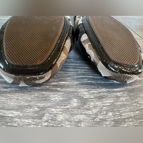 Coach Hellen 'C' logo driving buckle loafers in brown canvas/patent. Size 8.5 - Picture 9 of 9